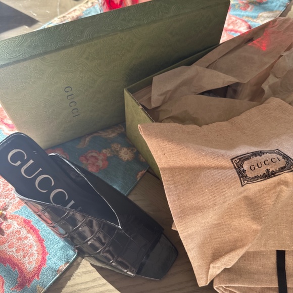 Gucci crocodile print pump - Picture 3 of 3